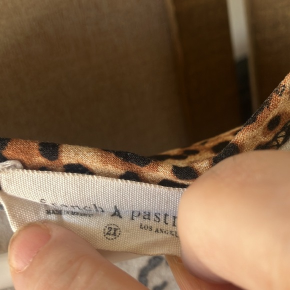 French pastry Brown Leopard Print Blouse 2x - Picture 2 of 3